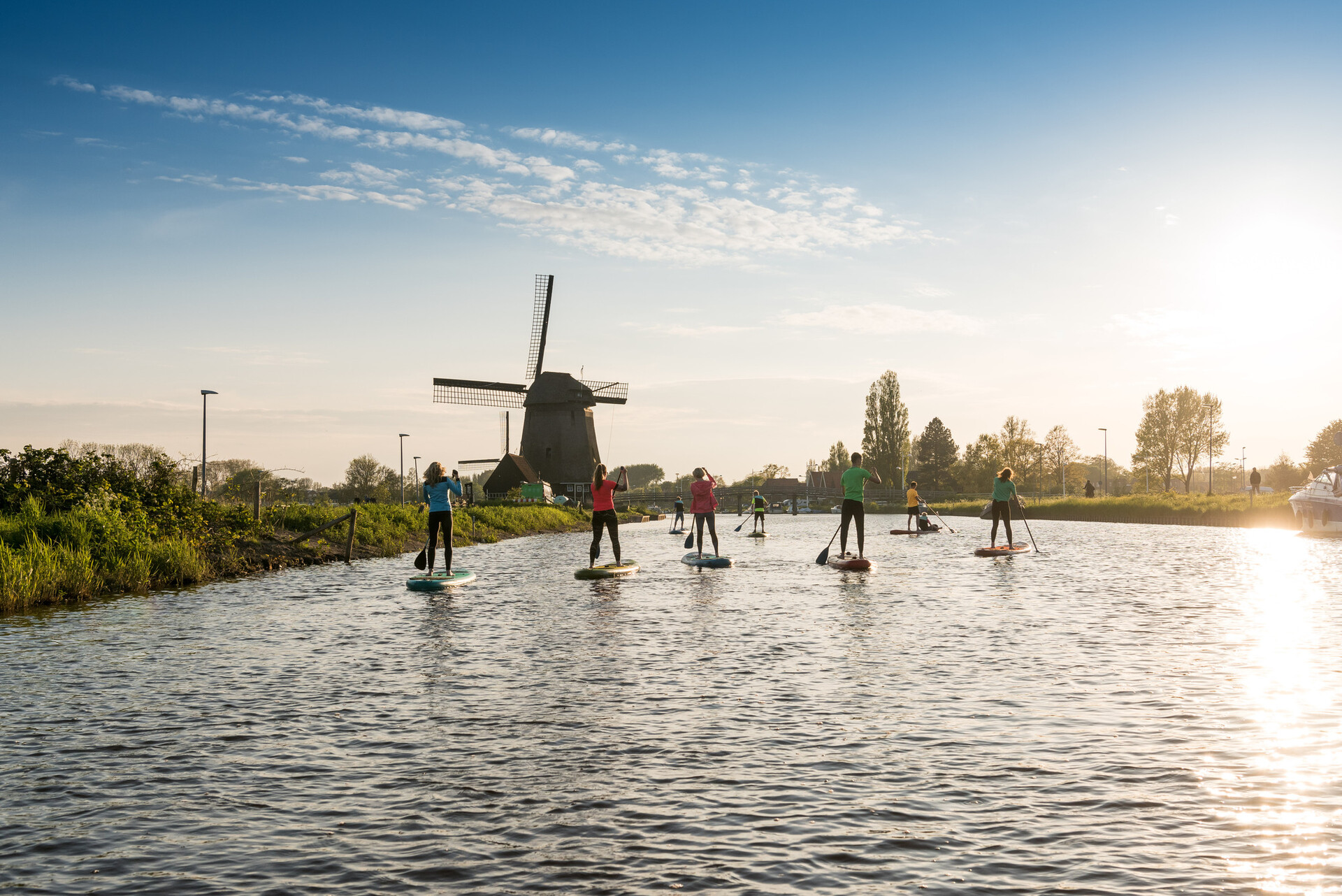 Paddleboarding in the beautiful surroundings of Alkmaar
